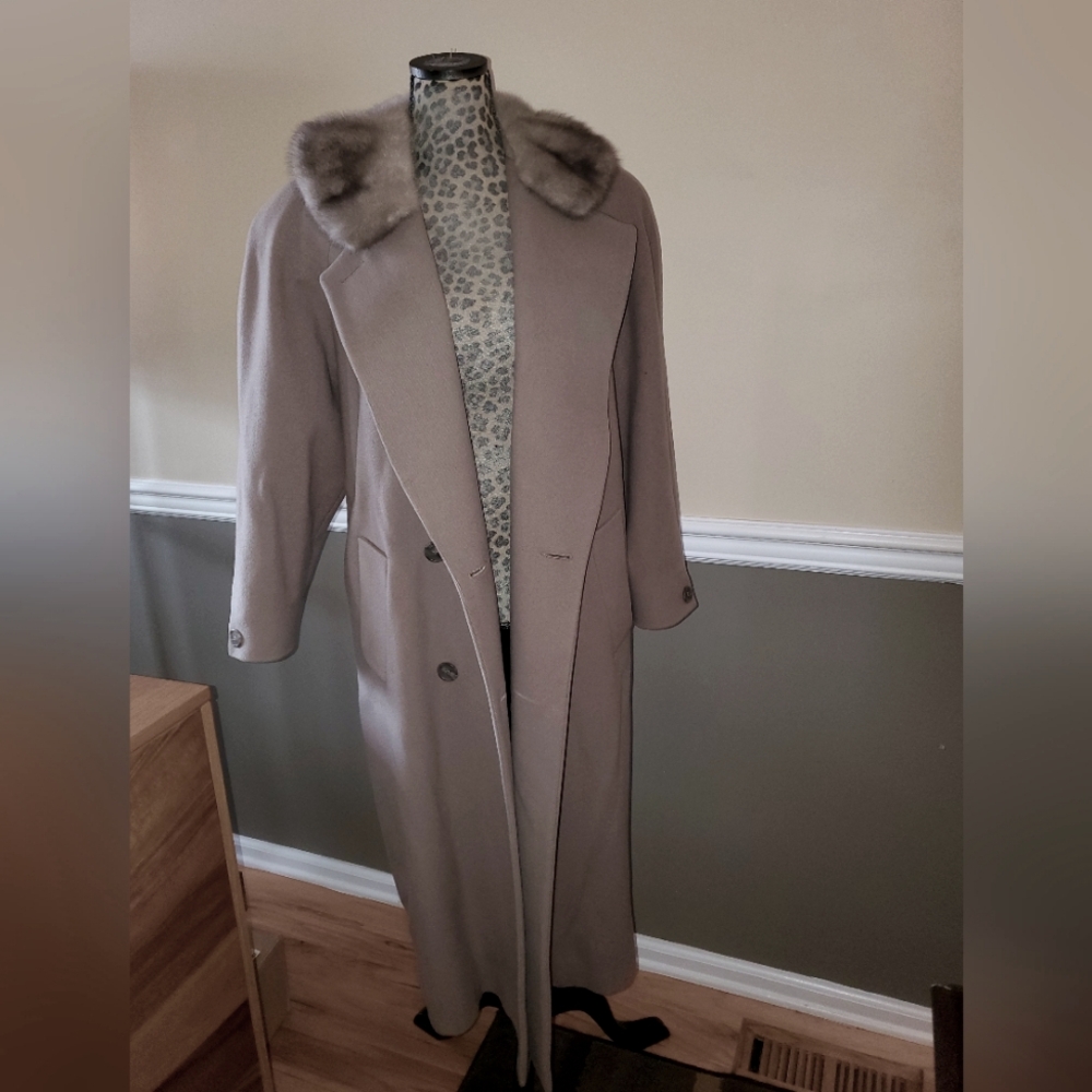 100% Wool, Mink Colar Long Taupe Coat